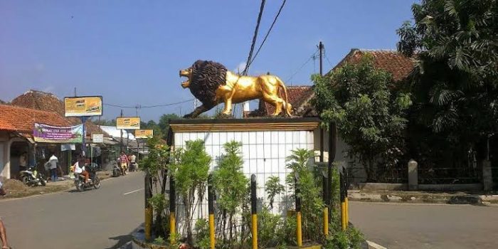 Tugu Singa yang ada dibundaran jalan